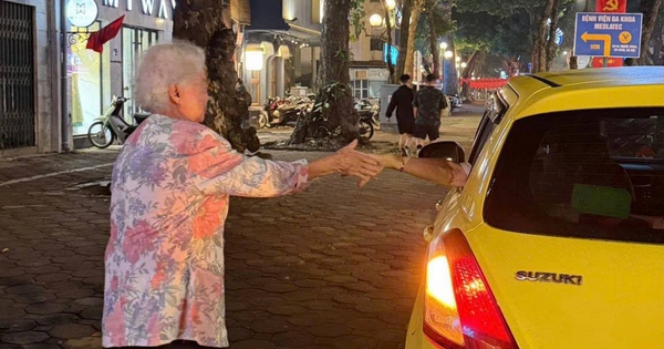 Tình hình mẹ ruột NSND Lê Khanh, Lê Vi