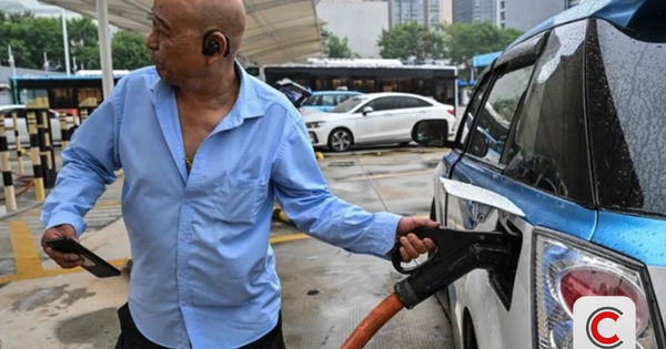 Khủng hoảng sinh kế 7,5 triệu tài xế công nghệ tại một quốc gia châu Á: Làm 14 tiếng/ngày chỉ để kiếm 10 triệu đồng/tháng, ế khách phải đánh bài giết thời gian