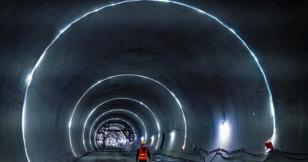 Lần đầu tiên trên thế giới: Trung Quốc để AI "chỉ tay" cho con người xây đường hầm, sai một ly đi một dặm