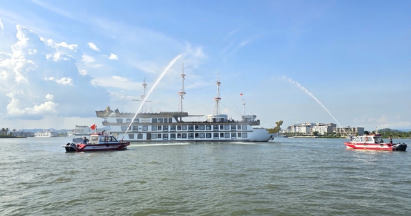 Cảnh tượng trên vịnh Hạ Long khiến nhiều người bất ngờ, nhận xét: 