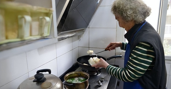 Người phụ nữ 57 tuổi dùng mỡ lợn nấu ăn suốt 3 năm, đi khám sức khoẻ bác sĩ ngạc nhiên hỏi: 