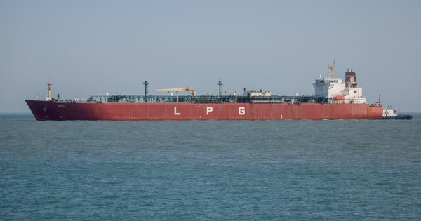 Xác nhận: Hải quân Iran dẫn đường cho tàu của một quốc gia đi qua eo biển Hormuz