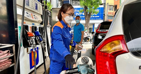 Bộ Chính trị: Giảm thiểu biến động tăng giá nguyên liệu, nhiên liệu trong nước