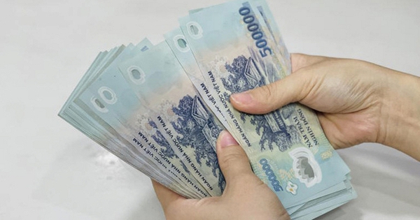 Phát hiện hàng trăm tờ tiền 500 nghìn đồng bỏ quên trong  cây ATM