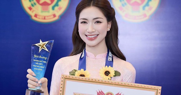 Hoà Minzy công bố tin vui, còn gọi tên Đại uý Thăng Văn Cương để nói 1 câu