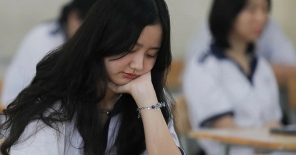 Sĩ tử 2k11 ở Hà Nội lo lắng vì điểm thi thử thấp trước kỳ thi lớp 10 căng thẳng hơn thi đại học: 