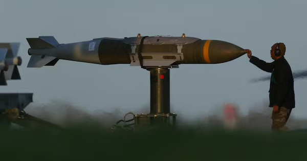 Vừa từ chối cho máy bay Mỹ đi qua không phận để tấn công Iran, một nước châu Âu tiếp tục cấm xuất khẩu vũ khí sang Washington