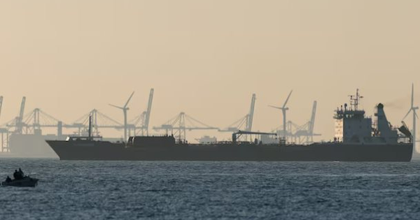 Gần 2 triệu thùng xăng đang tới châu Âu bất ngờ đổi hướng, đi thẳng đến châu Á