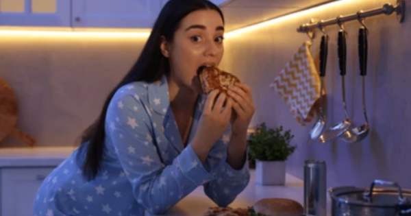 Sau 19h, đừng làm 6 điều này nếu không muốn hại tim mạch