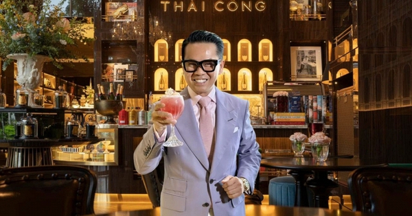 Chuyện gì đang xảy ra trong quán cà phê của Thái Công?