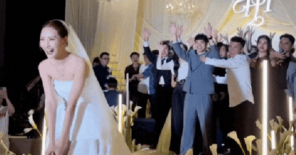 Hành động bất ngờ của Văn Toàn trong đám cưới MC Mù Tạt