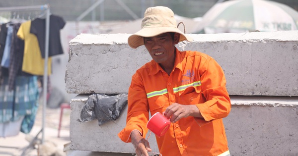 Nắng nóng bao trùm TP.HCM, kéo dài đến cuối tuần