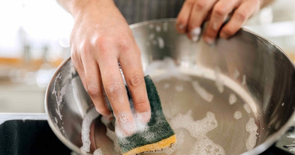 7 thứ bạn KHÔNG BAO GIỜ nên rửa với miếng bọt biển