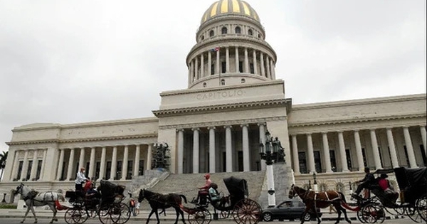 Cạn sạch xăng, đường phố Cuba xuất hiện cảnh như 'xuyên không': Người dân phải dùng thứ tưởng đã lỗi thời
