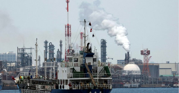 Tàu chở 200.000 thùng dầu Nga đang đến Cuba bất ngờ dừng lại ở một quốc gia ngay gần, thêm 2 tàu chở hàng viện trợ mất liên lạc