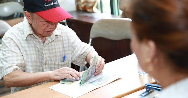 Lương cơ sở dự kiến tăng 8%: Người lao động được thêm gì?