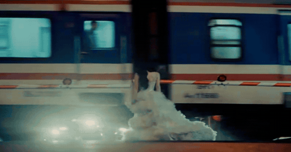 Cô dâu xách váy đi trên phố cũng hot rần rần, hoá ra là mỹ nhân Việt duy nhất được báo Hàn tung hô 