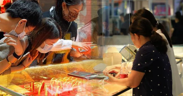 Quyết tâm mua vàng: Khi các “bà dì” quanh năm lo việc bếp núc đầu tư, kiến thức “bằng 0” vẫn khiến khối người phải nể!