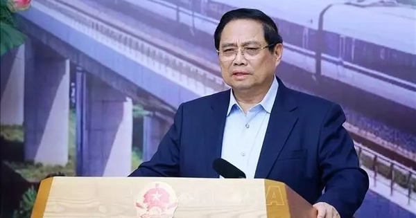Thủ tướng: Triển khai các dự án đường sắt theo hướng '5 hóa'