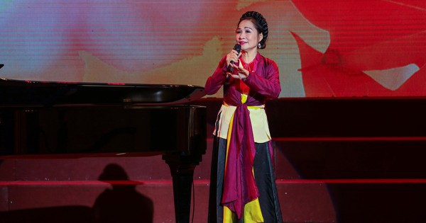 Nữ NSND duy nhất được giới thiệu ứng cử đại biểu Quốc hội khoá XVI: Giám đốc Nhà hát nhận bằng khen Thủ tướng, sự nghiệp cả nước ngưỡng mộ