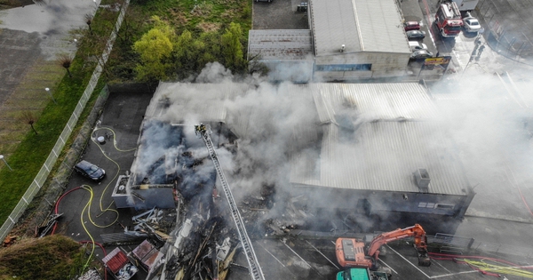 Cháy lớn như “nuốt chửng mọi thứ” tại quán bar, 750 khách tháo chạy hoảng loạn trong đêm