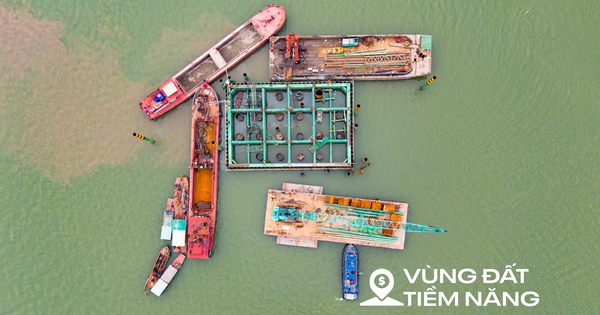 Toàn cảnh công trường xây cầu hơn 16.000 tỷ của Sun Group ở Hà Nội: Máy móc phủ kín mặt sông, phấn đấu hoàn thành nhanh nhất Việt Nam