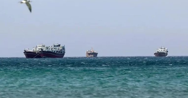 Hơn 10% đội tàu container toàn cầu bị kẹt ở eo biển Hormuz