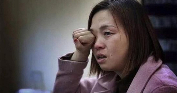 12 năm sau khi trượt cao đẳng, người phụ nữ đến ngân hàng làm thẻ tín dụng thì được thông báo: “Hồ sơ ở đây ghi chị đã tốt nghiệp”