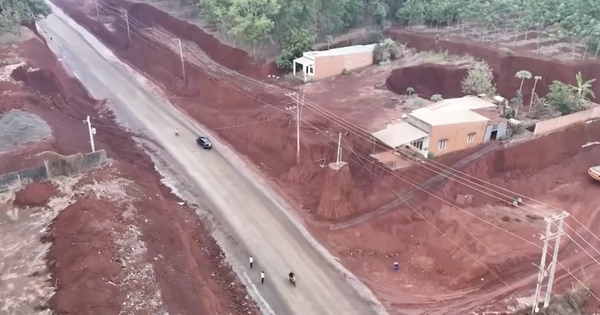 Vụ nhiều nhà dân nằm cheo leo bên mép vực: Tạm dừng thi công đoạn hạ cốt nền đường