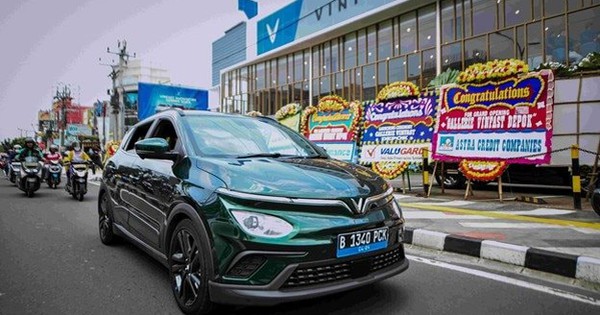 VinFast của tỷ phú Phạm Nhật Vượng vừa có thêm khách sộp: Mua 20.000 chiếc để chạy dịch vụ, có cả Limo Green