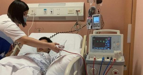 Người đàn ông sống lành mạnh lại suy thận nặng, bác sĩ cảnh báo: 1 việc âm thầm hại thận, nhiều người vẫn tưởng tốt