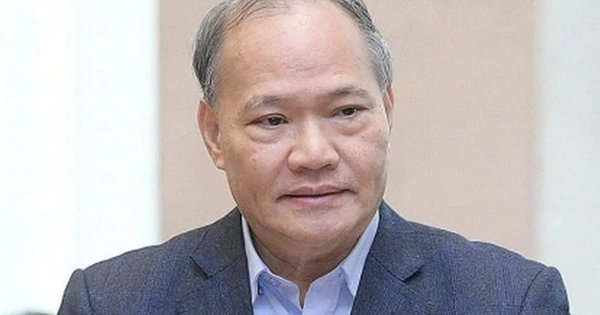 Cựu thứ trưởng 