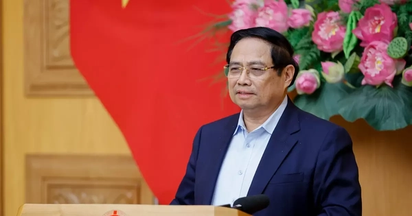 Thủ tướng: Không để thiếu xăng dầu, thiếu điện, phấn đấu tự chủ về năng lượng