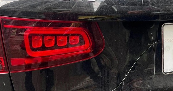 Vụ Mercedes bị đập gương, cào xước khi đỗ bên đường ở Hà Nội: Danh tính người phụ nữ vừa bị khởi tố