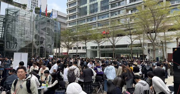 Trung Quốc: Hàng trăm người xếp hàng để Tencent cài miễn phí OpenClaw, cả người già cũng háo hức với AI Agent