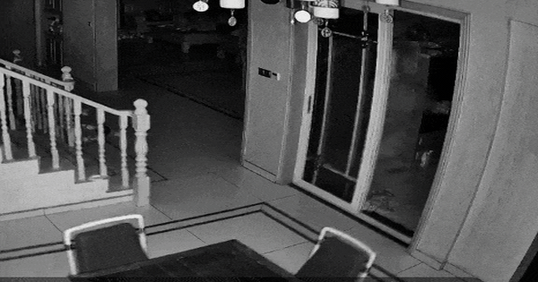 Tủ lạnh nổ tung trong đêm vì món đồ quen thuộc