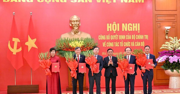 Công bố quyết định của Bộ Chính trị về tổ chức và lãnh đạo VTV, VOV, TTXVN và hai Viện Hàn lâm