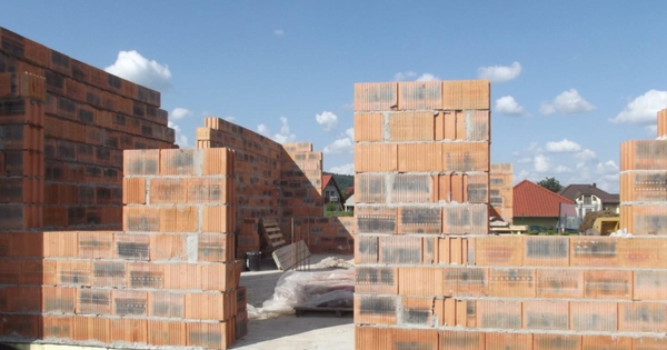 Bỏ 400 triệu xây nhà ở quê để nghỉ hưu, 1 năm sau phải quay lại thành phố: 3 bài toán tài chính nhiều người chưa tính hết