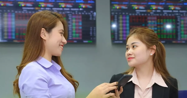 Người chơi chứng khoán lãi thật trong 'ngày nói dối'