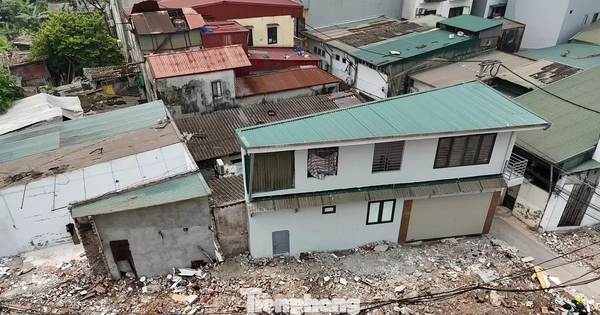 Đường mới mở từ Tam Trinh - Giải Phóng xuất hiện nhà 'mỏng méo'