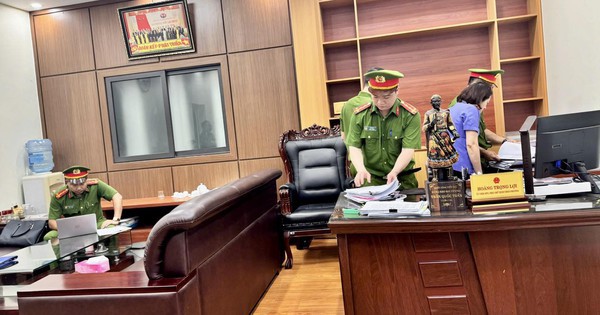 Hình ảnh khám xét, bắt giữ nguyên Phó Chủ tịch TP trước đây liên quan nhóm “xã hội đen”