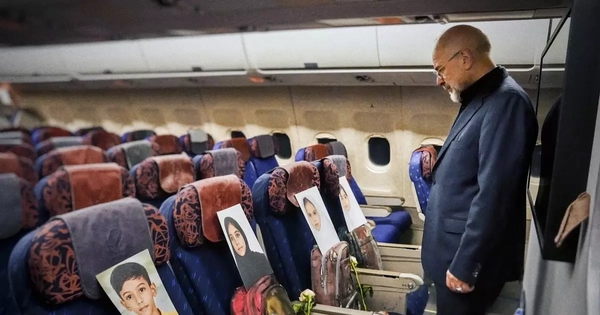 'Hành khách' đặc biệt trên chuyến bay đưa các quan chức Iran đi đàm phán với Mỹ