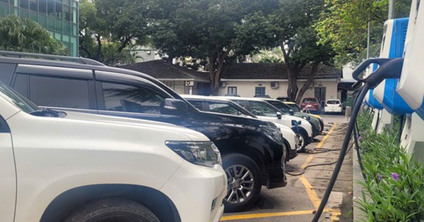 Nếu 100 ngàn xe ô tô cùng sạc một lúc sẽ tác động tới hệ thống điện thế nào?