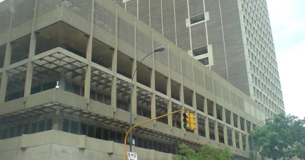 Mỹ bất ngờ nới lỏng trừng phạt quốc gia đang có hơn 300 tỷ thùng dầu