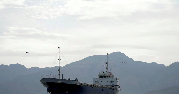 Rộ tin Mỹ-Iran nối lại đàm phán, Tehran lập tức báo tin vui từ eo biển Hormuz