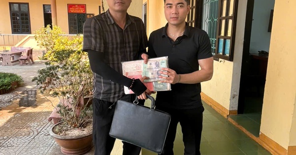 Đang chạy bộ nhặt được cặp màu đen, thứ bên trong khiến thanh niên SN 1996 giật mình, lập tức mang đến công an