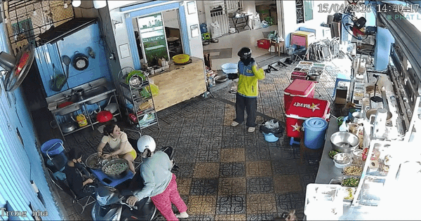 Shipper ngã xe, bánh tráng và trà sữa đổ sạch: Chủ quán đăng camera an ninh toàn cảnh sự việc gây bão mạng
