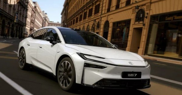 Xe điện mới của Toyota hút khách, nhận hơn 3.100 đơn ngay sau khi ra mắt