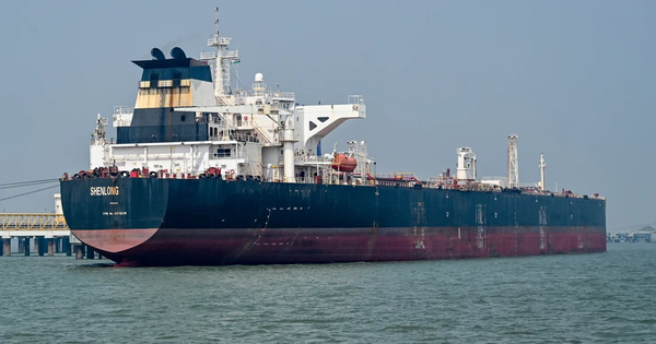 Tối nay, dầu tăng vọt 10%