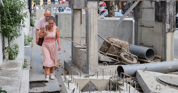 Phố trung tâm Hà Nội bị đào xới: Hệ quả của việc hạ tầng 'chạy sau' phát triển đô thị